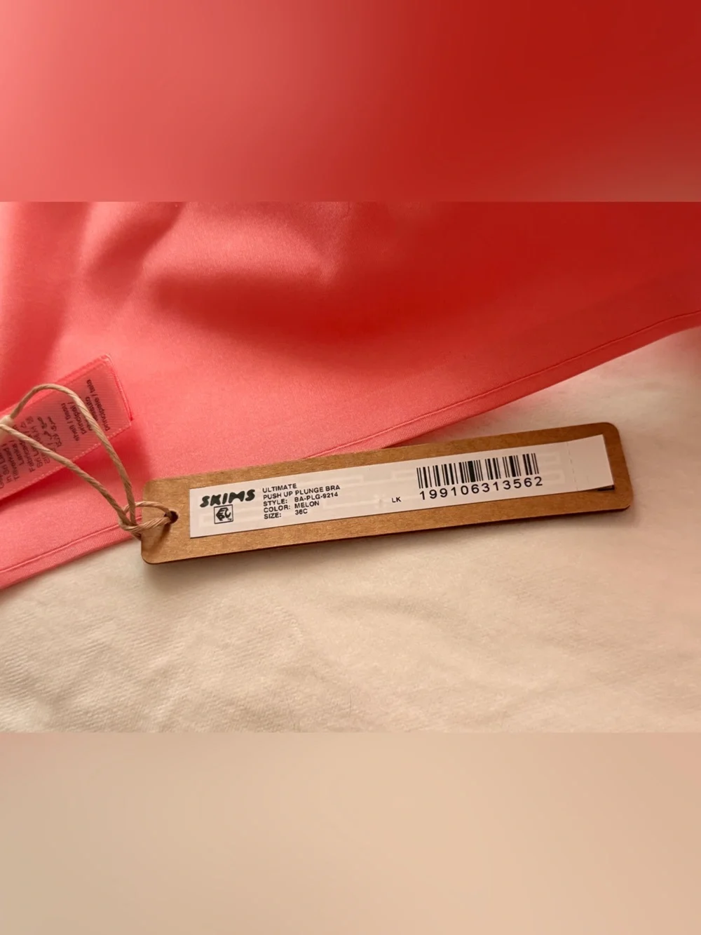 SKIMS Coral Pink Smooth T-Shirt Bra - Picture 4 of 4